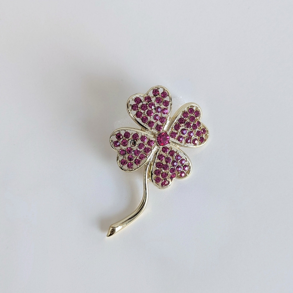 Vintage Sarah Coventry 4-Leaf Clover Brooch Fuchsia Rhinestone Lucky Charm Pin - Picture 2 of 9